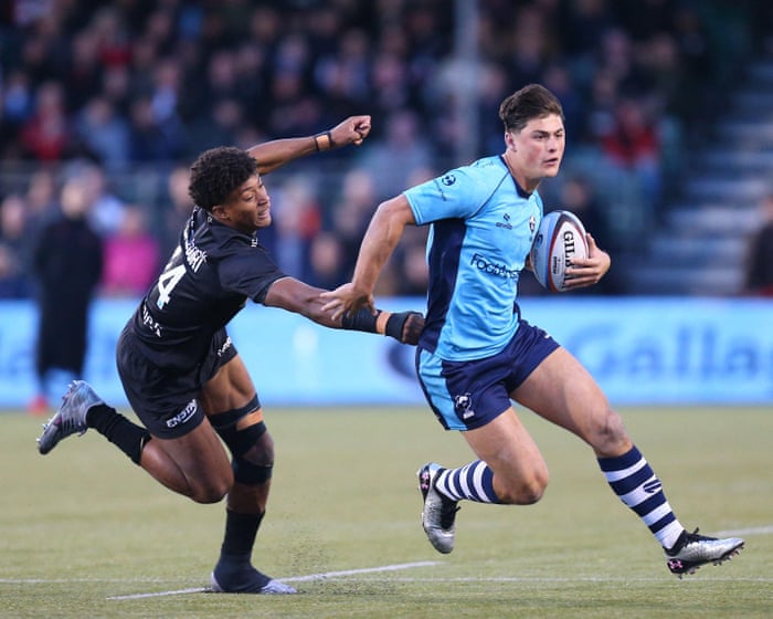 Louis Rees-Zammit demands end to artificial Prem pitches after leg burns at Saracens