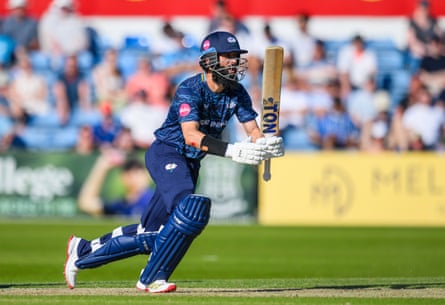 Moeen Ali’s sixes helped Yorkshire beat Derbyshire.