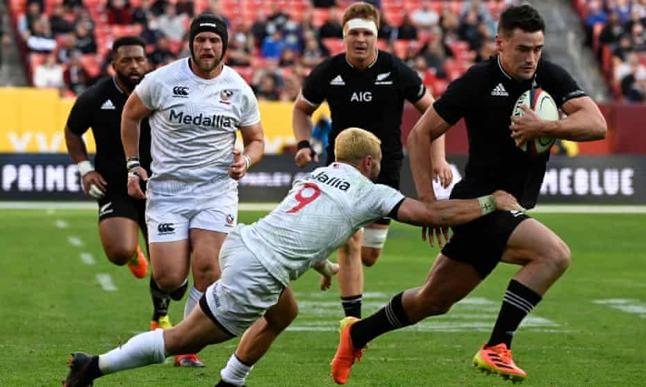 Will Jordan of the All Blacks breaks with the ball