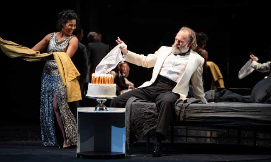 Cat On A Hot Tin Roof Hugo Weaving In Fine Form Can T Save A Show So Overproduced Theatre The Guardian