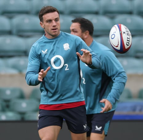 George Ford about to catch a ball