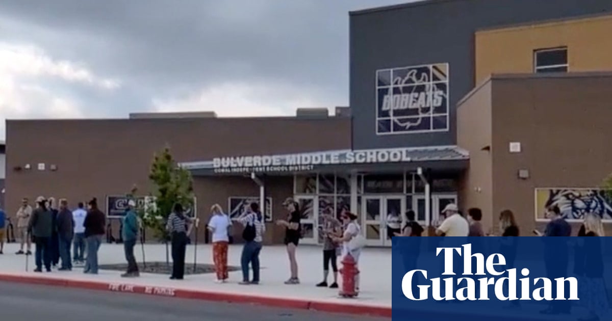 Texas student shoots teacher at high school before killing himself