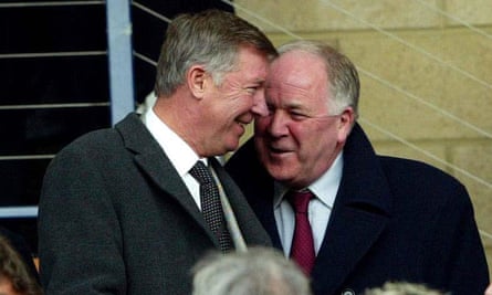 Craig Brown dan Alex Ferguson di Hampden Park pada tahun 2004. Brown adalah salah satu asisten Ferguson di Piala Dunia 1986 di Meksiko.