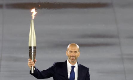 Former French footballer Zinedine Zidane carried the Olympic torch.