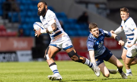 Semi Radradra breaks free to score the game’s only try as Bristol defeat Sale
