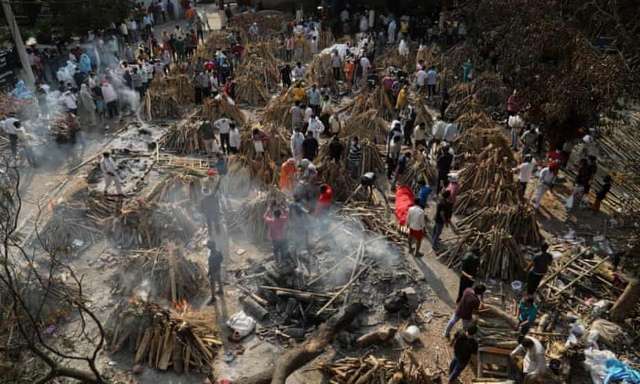 Family members perform last funeral rites at the Ghazipur crematorium.