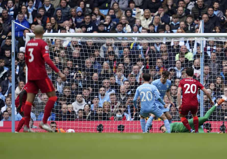 Liverpool’s Diogo Jota scores the equaliser.