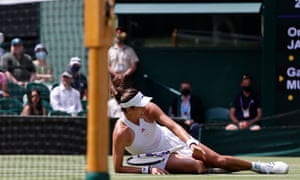 Garbiñe Muguruza slips on Centre Court.