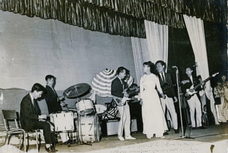 Phoung Tâm performing at the Miss Vietnam Beauty Pageant with the Khánh Băng band, Saigon, 1965.