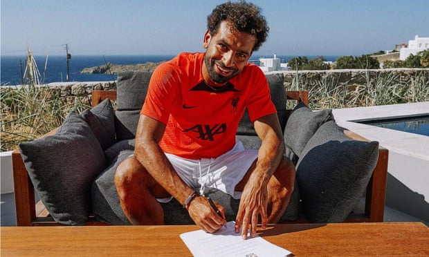 Mohamed Salah signs his new Liverpool contract, which runs to 2025