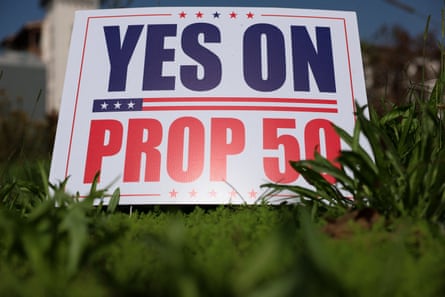 A red, white and blue lawn sign that says Yes on Prop 50.