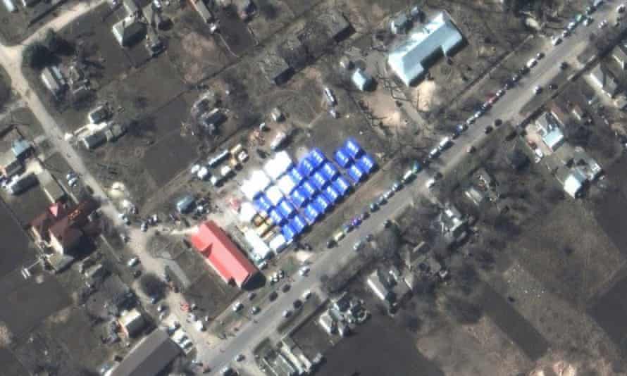 Imagine prin satelit a corturilor din satul Bezimenne de lângă Mariupol.
