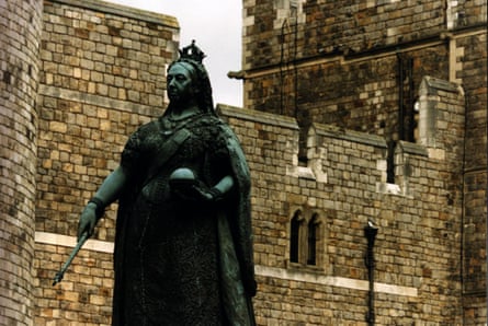 The statue of Queen Victoria at Windsor Castle.