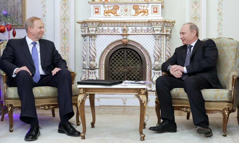 BP’s former boss Bob Dudley seated with Vladimir Putin as the deal was made to transfer BP’s Russian joint venture to Rosneft in 2011