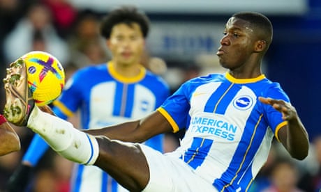 Arsenal make £60m bid for Brighton midfielder Moisés Caicedo