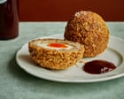 Scotch eggs fatti in casa: l'ingrediente indispensabile di Jimi Famurewa per le festività