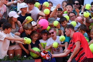 Jack Draper signs autographs for fans after winning his third round match against João Fonseca