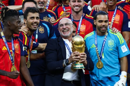 Spain’s Luis de la Fuente with the World Cup trophy