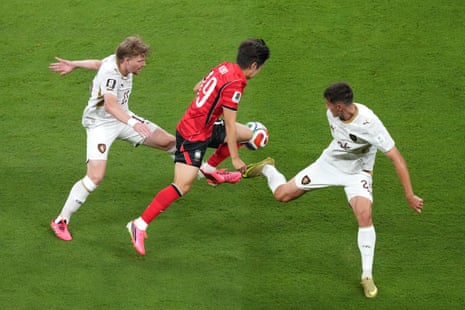 Lee Kang-in is closed off by Pavel Sulc and Alexandr Sojka.