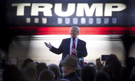 Donald Trump bashes Republican rival Marco Rubio as he talks to supporters in Arkansas.