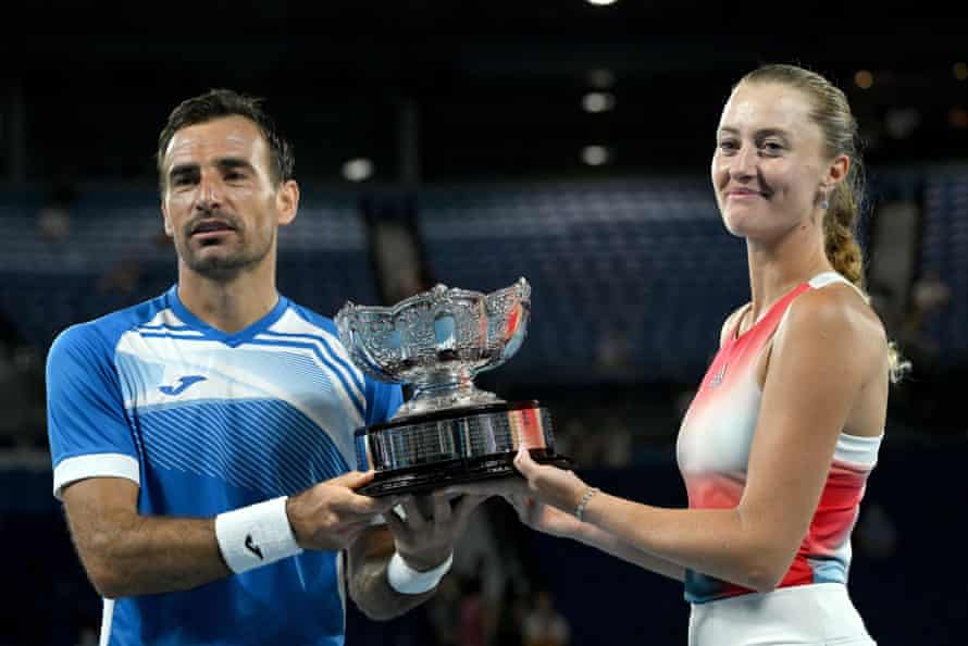 Ivan Dodig and Kristina Mladenovic with the trophy.