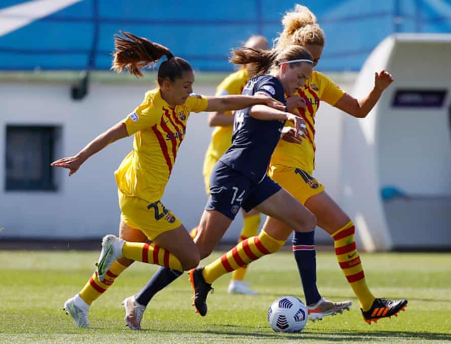 Irene Parades iz PSG-ja je aprila v polfinalu Lige prvakov premagala barcelonsko Ligo Martens (levo) in Keiro Hamroy.