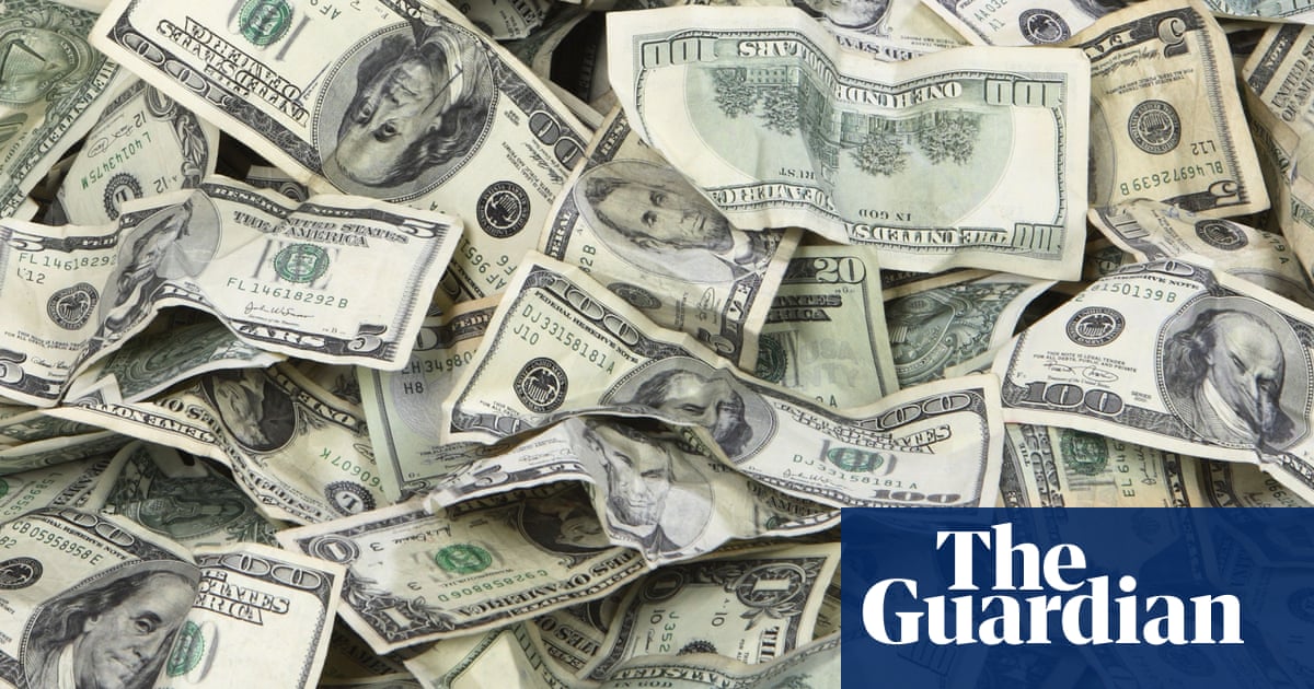Chicago: security truck drops money bags worth $300,000 on its rounds