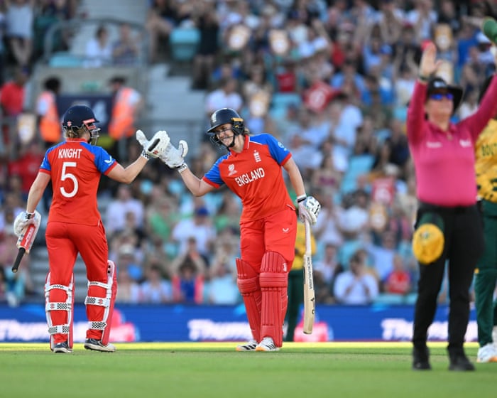 Sciver-Brunt and Knight sink South Africa and fire England in to final