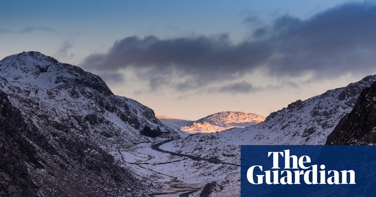 Bodies of two young men found in Eryri mountain range after large-scale search