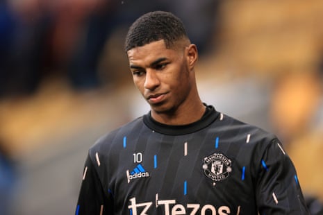 Marcus Rashford se ha quedado fuera de la alineación titular del Manchester United hoy por una violación no revelada de la disciplina del club.