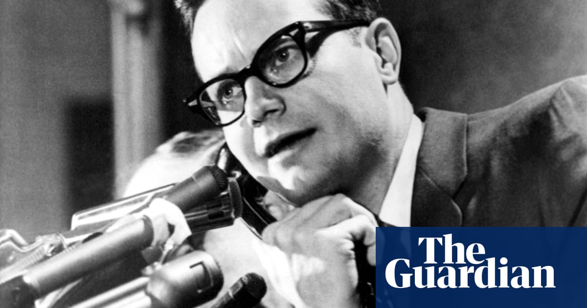 Bill Moyers, Lyndon Johnson press chief and celebrated broadcaster, dies at 91