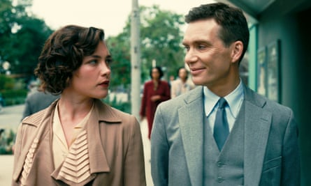 Florence Pugh as Jean Tatlock, left, and Murphy as Oppenheimer.