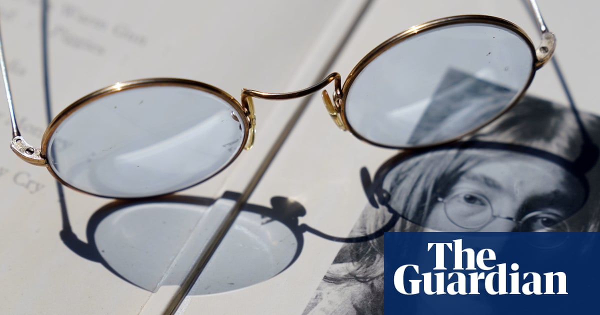 Uri Geller Buys John Lennon's Glasses for £40,000