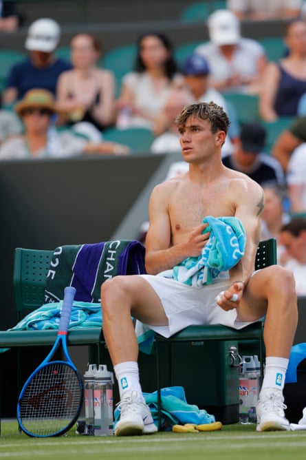 Jack Draper cools off on Court No 1.