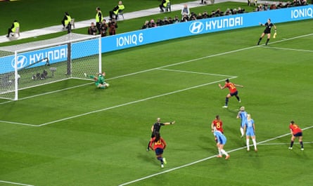 Mary Earps saves Jenni Hermoso’s penalty in the 2023 Women’s World Cup final in Sydney.