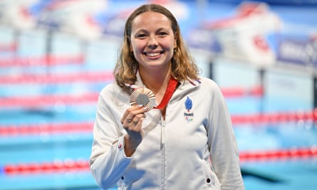 Emeline Pierre with her bronze medal for 100m backstroke.