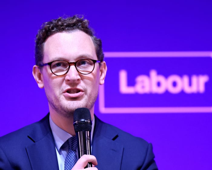 Nigel Farage a ‘snake oil salesman’ comparable to Andrew Tate, says No 10 chief secretary