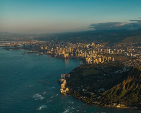 Cảnh hoàng hôn tại Hawaii, nơi kết thúc hành trình lịch sử của Kelsey Pfendler