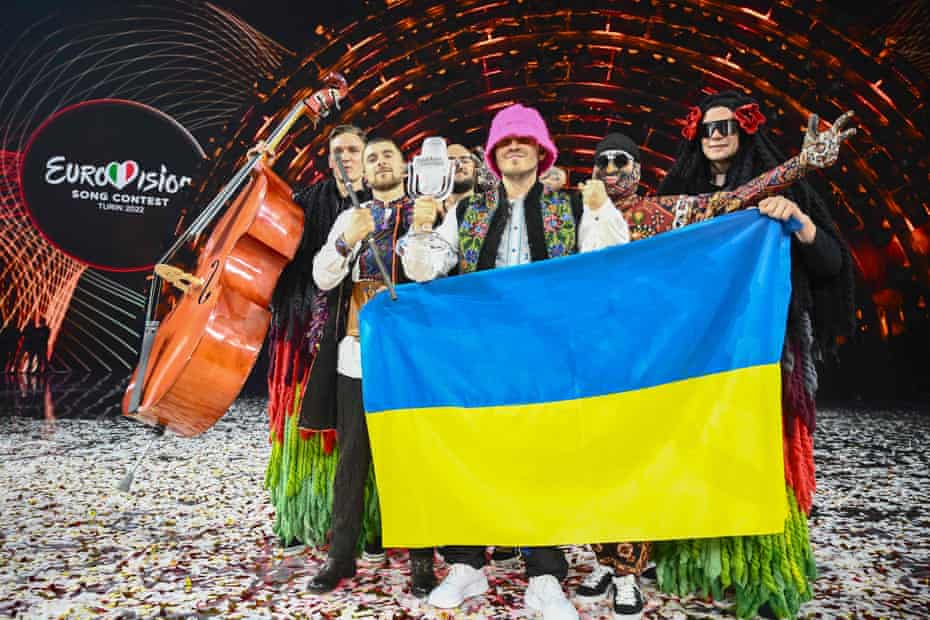 Kalush Orchestra with the Ukrainian flag after winning the 2022 Eurovision song contest.