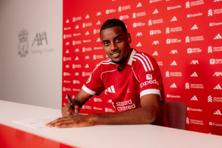 Alexander Isak signs for Liverpool