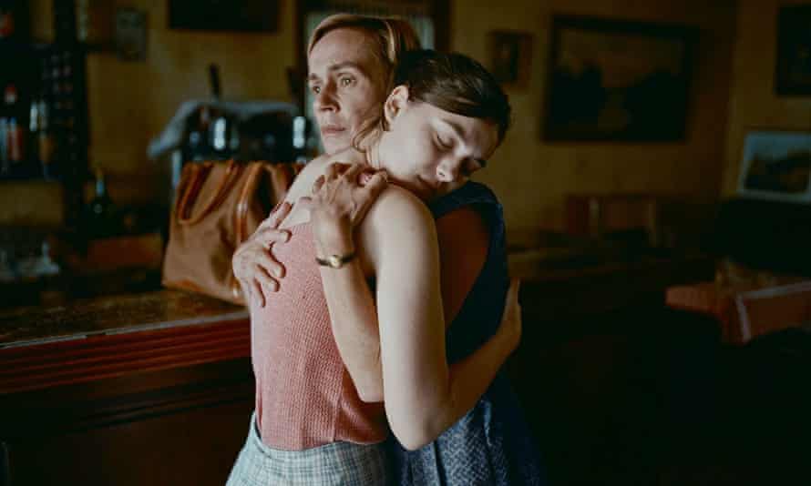 Anamaria Vartolomei and Sandrine Bonnaire in Happening