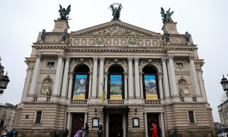 'L'opéra et les librairies sont ouverts' … Opéra national de Lviv.