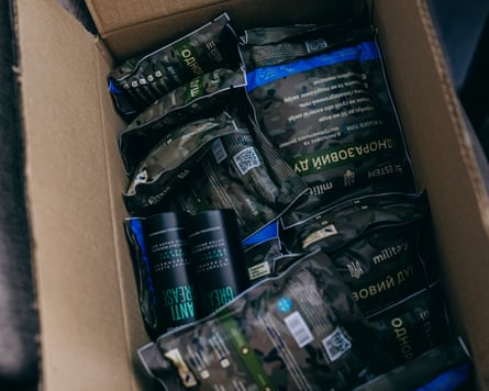 a box full of dry shower packages with Ukrainian writing on them