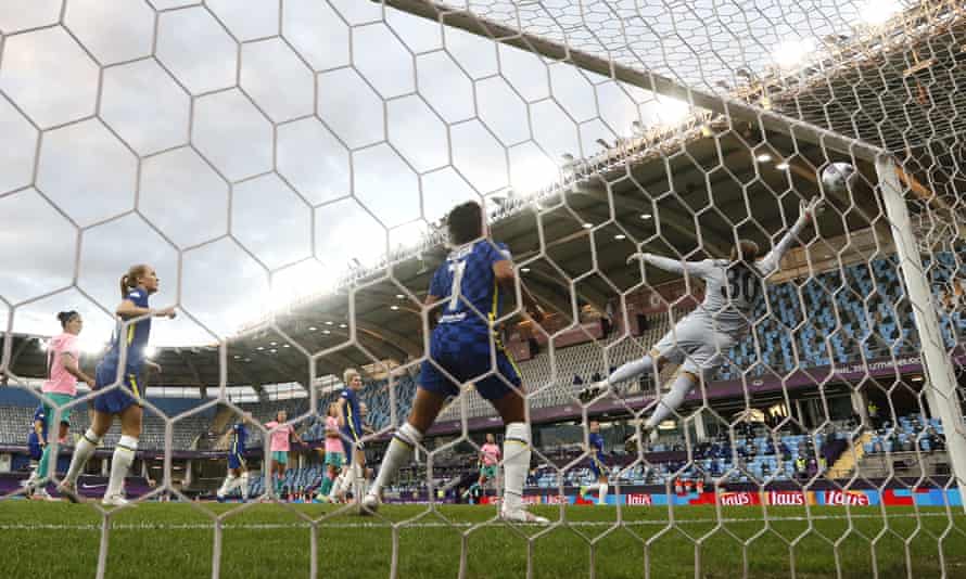Ann-Katrin Berger dives in vain as the ball sails into the top corner inside the first minute.