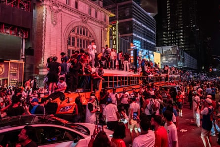 New York Knicks fans climb connected buses arsenic they observe aft they triumph nan NBA Finals successful Times Square.