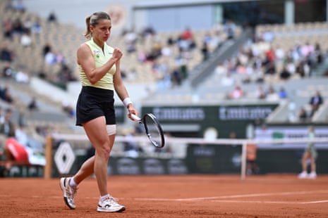 Maja Chwalinska celebrates on Phillipe-Chatrier