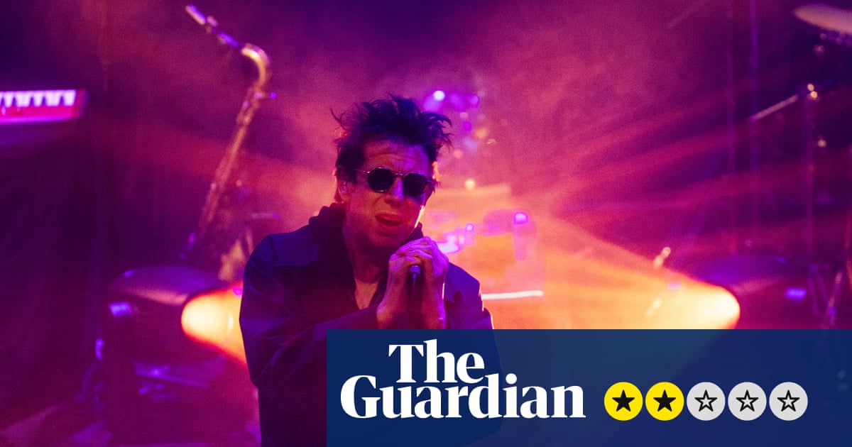 Echo and the Bunnymen Ian McCulloch leaves it to the crowd to sing these timelessly great songs
