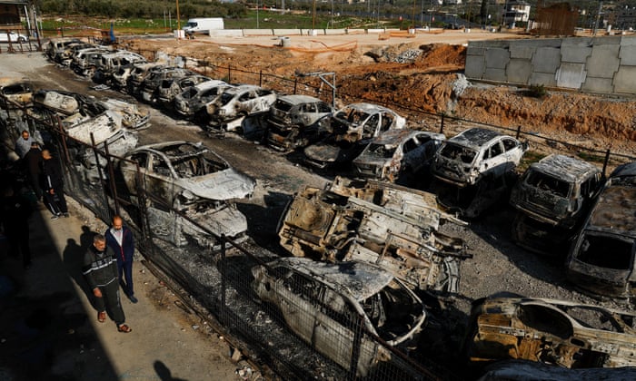 Israeli settlers rampage after Palestinian gunman kills two (theguardian.com)