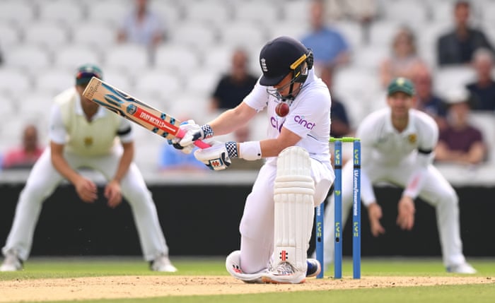 England beat South Africa by nine wickets to win third Test and series – as it happened | England v South Africa 2022 5 England‘s Ollie Pope is hit whilst attempting a reverse scoop shot.