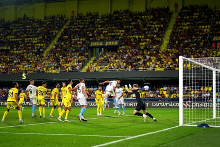 Eric García heads the decisive goal for Girona against Villarreal.